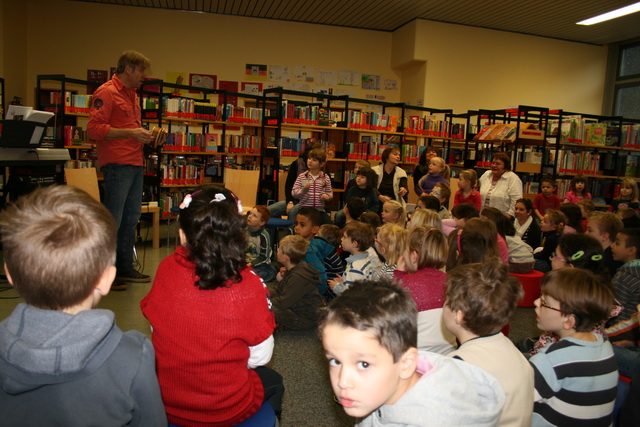 gal/2010/2010 Saitentwist Buecherei Borbeck 90 Jahre 18.11/2010 Saitentwist Buecherei Borbeck 90 Jahre 18.11. 010.jpg